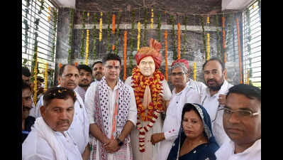 Pilot camp targets Gehlot over 2020 & 2022 crisis claims; Meena demands Narco test