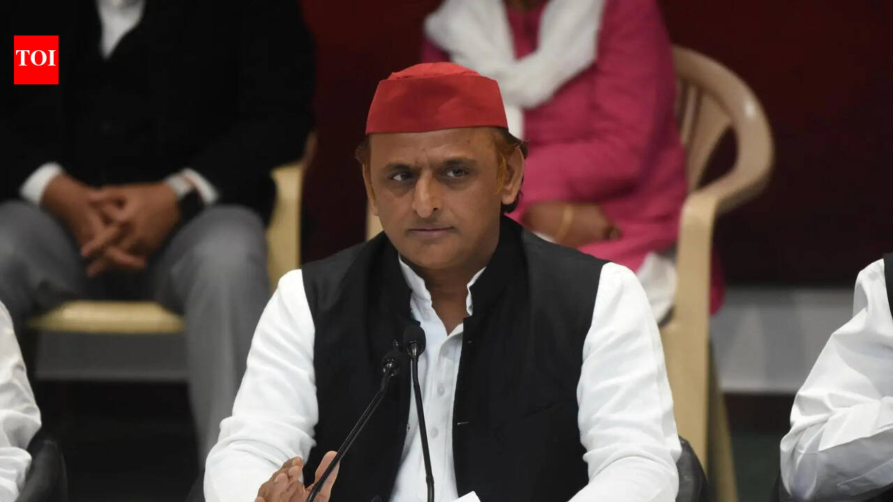 Akhilesh questions CM’s silence over ‘BJP’s offensive trolling’ on daughter