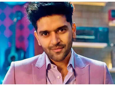 Shooting outside Guru Randhawa&rsquo;s gym in Delhi