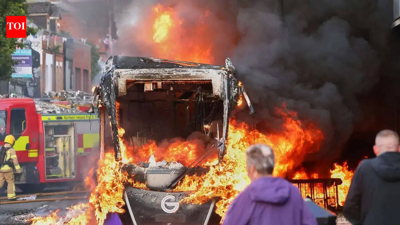 Water cannons, fires: Belfast protest against immigrants turns violent - watch