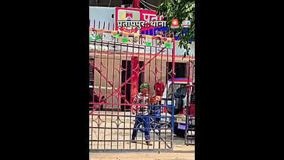 Youth detained for making reels on police station premises, let off with warning