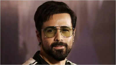 Emraan Hashmi's film shoot in Haridwar faces trouble, the 'cafe and bar' signboard triggers uproar, video goes viral