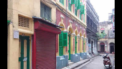 Miscreants pelt eggs, bricks at former KMC councillor over signing of form