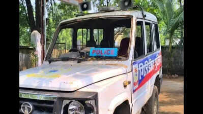 Police team attacked by mob during raid to nab cybercriminal in Giridih