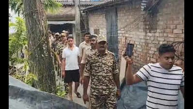 Police ‘reconstruct crime’, ‘Pushpa’ walks in shorts