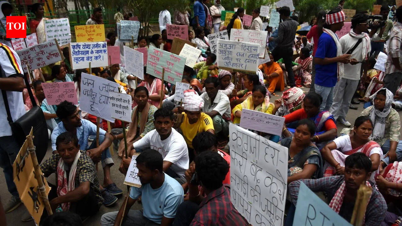 Hundreds march to Morabadi to oppose Rims-II in Nagri