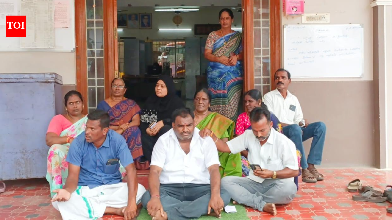 Nine Harur councillors protest assigning contract work only to relatives of municipal chairman, vice-chairman
