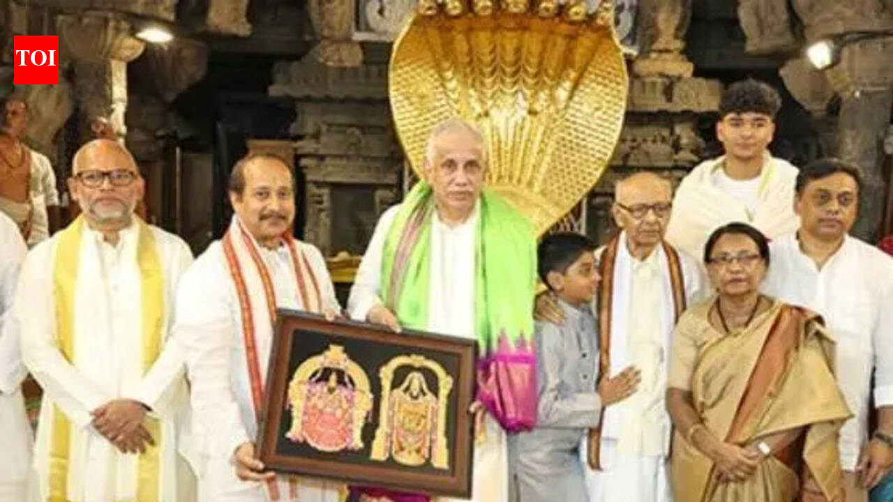 Governor Abdul Nazeer worships at Tirumala temple