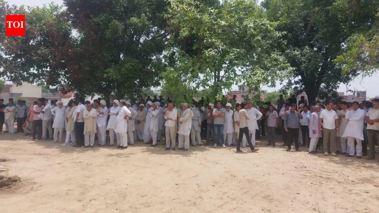 Baghpat shootout case: Slain history-sheetercremated after FIR against killers, kin end stir