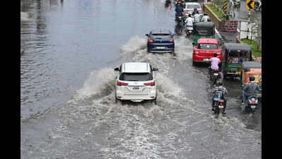 Thunderstorms leave Vijayawada waterlogged, traffic hit