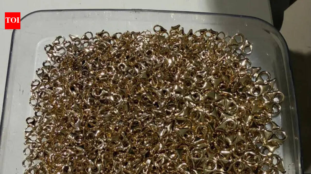 Man tries sneaking in gold worth ₹60L as hooks, arrested