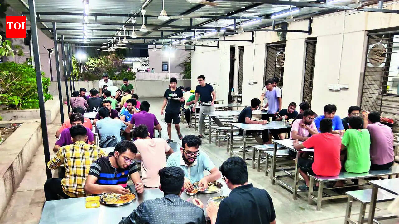 AI 171: BJ Medical students run canteens for 1,200 medicos