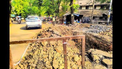 Sewer Work Chokes Traffic At Divisional Commissionerate Complex