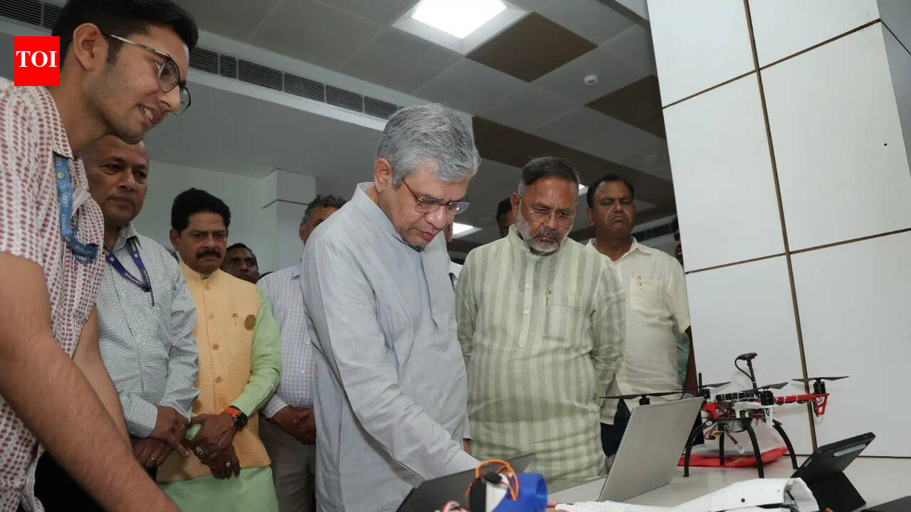 Union min Vaishnaw launches Makers Lab at MNIT