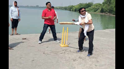 Cricket match on fly-ash island to protest pollution in the Betwa River
