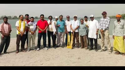 Cricket match on fly-ash island to protest pollution in the Betwa River