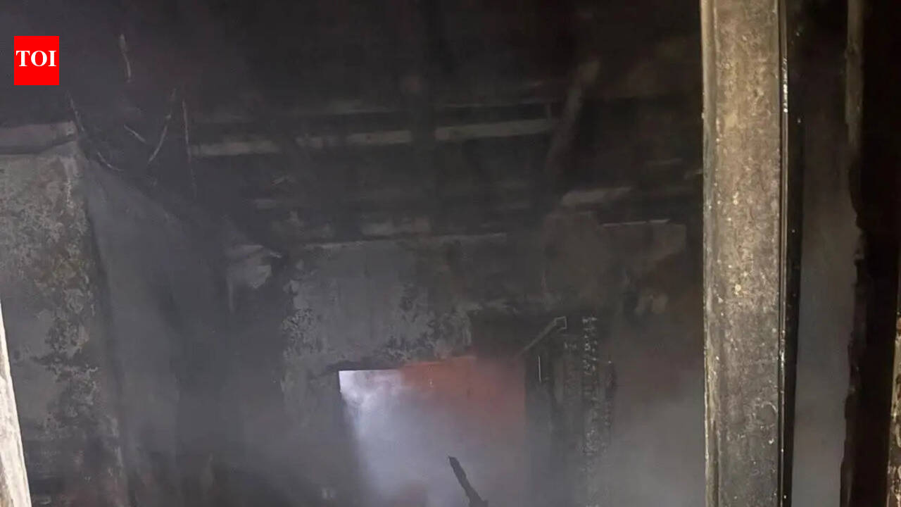2 rescued as fire breaks out at parlour in Ganj area
