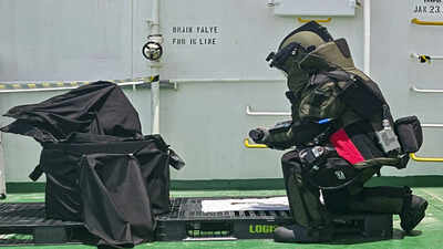 Navy removes unexploded warhead from struck ship