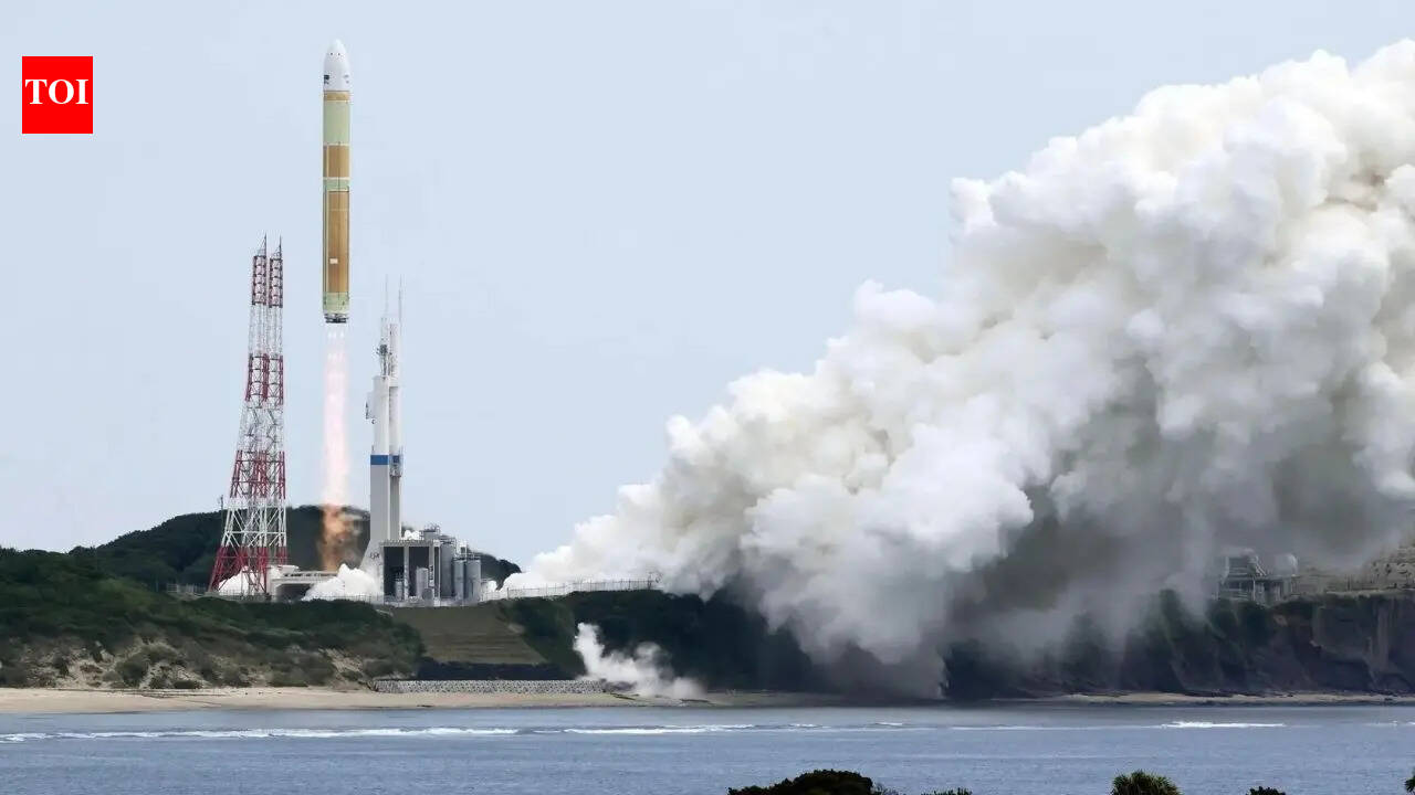 Japan's struggling flagship H3 rocket returns to flight with the debut of a low-cost variant