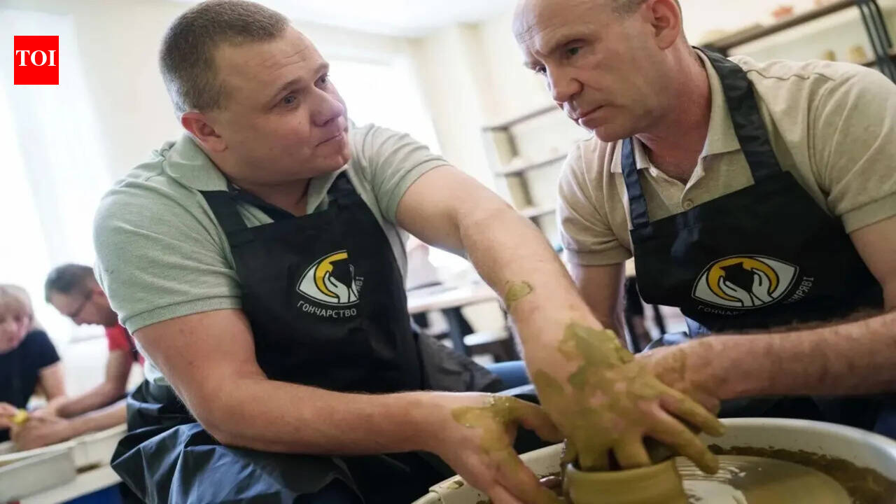 A blind Ukrainian veteran turns pottery into a business and mentors others