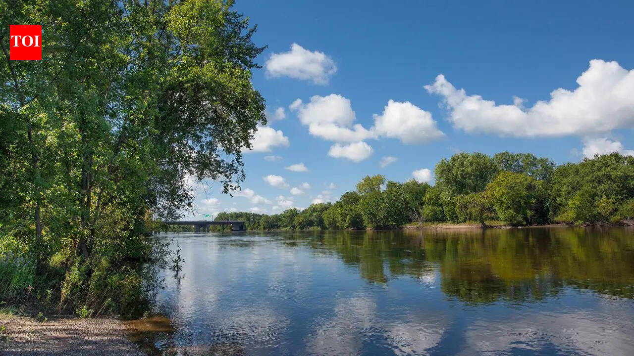In 1812, a powerful earthquake made the Mississippi River flow backwards and created a lake that still exists today