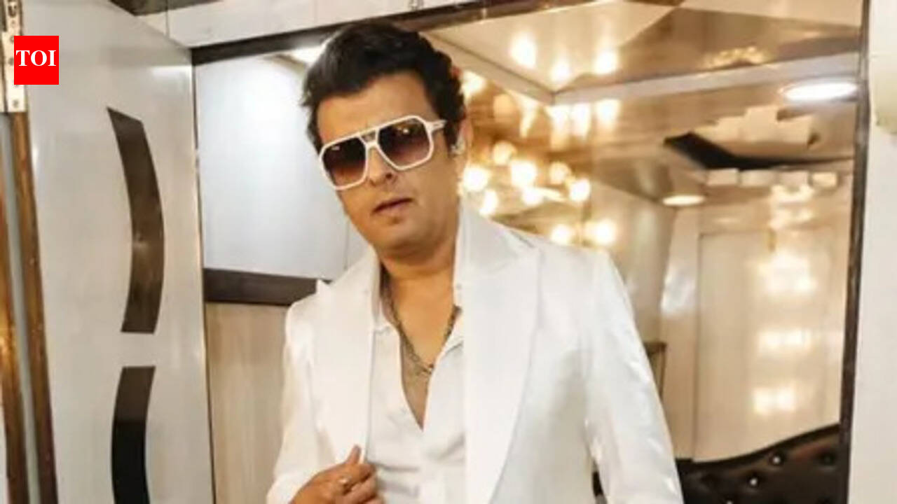 Sonu Nigam revisits his early days in music with rare 1993 photos from ‘Main Duniya Teri Chhod Chala’ recording days