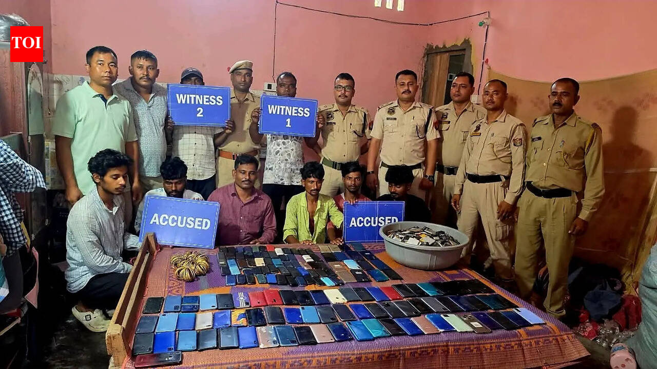Lakhimpur cops bust mobile theft gang, arrest 6, seize 146 phones