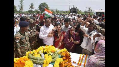 Soldiers who died in blast in Uri cremated with full state honours