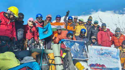 Trekkers cross Traill's Pass after avalanche scare