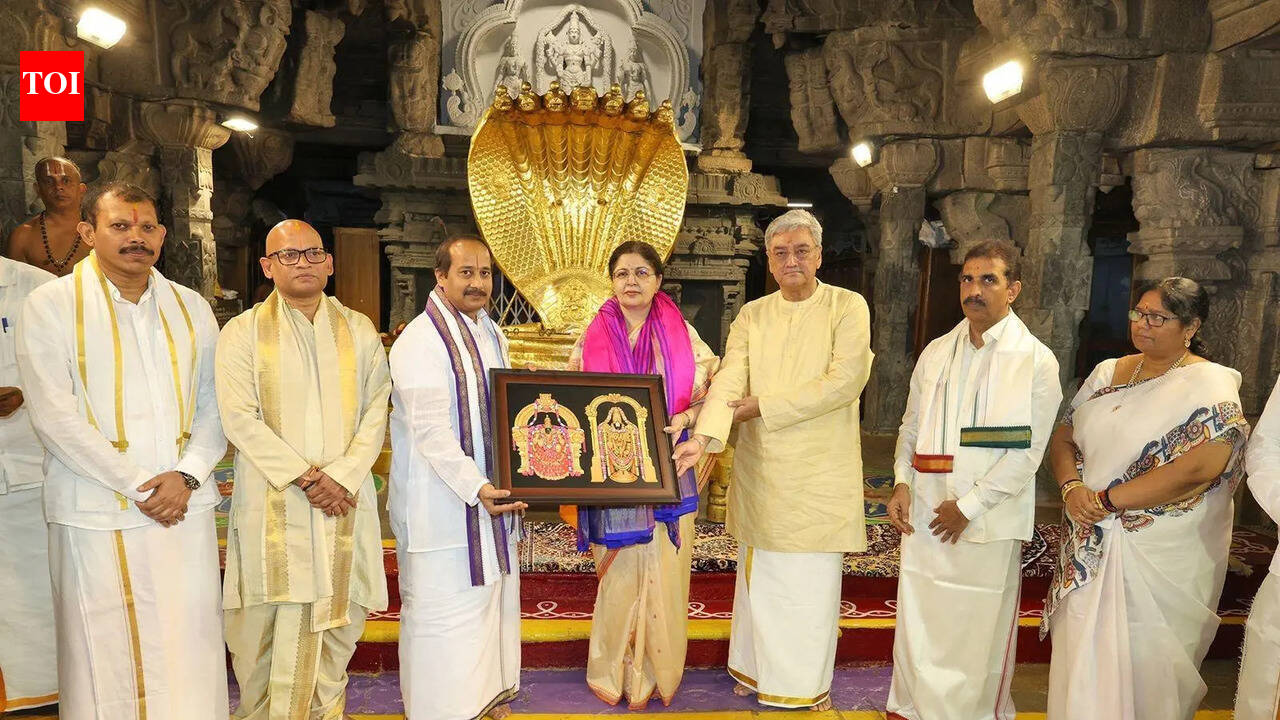AP high court Chief Justice Lisa Gill offers prayers at Tirumala