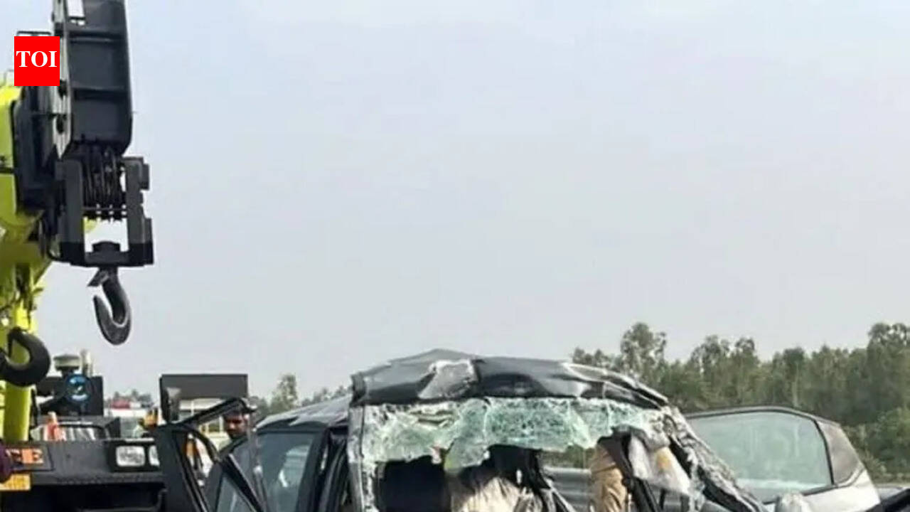 Four killed after speeding car rams into truck on Ganga Expressway