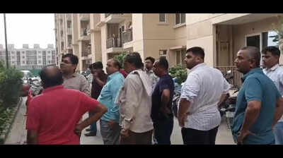 Lift operator assaulted by residents, FIR against 4