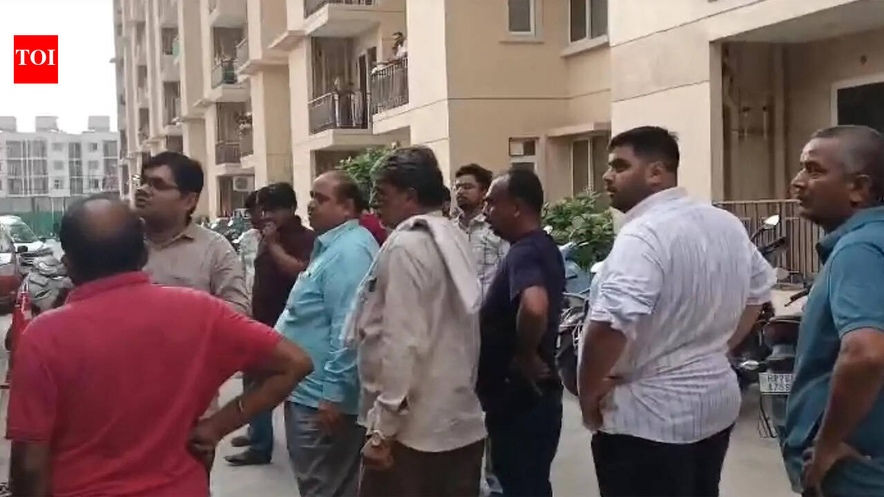 Lift operator assaulted by residents, FIR against 4
