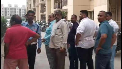 Lift operator assaulted by residents, FIR against 4