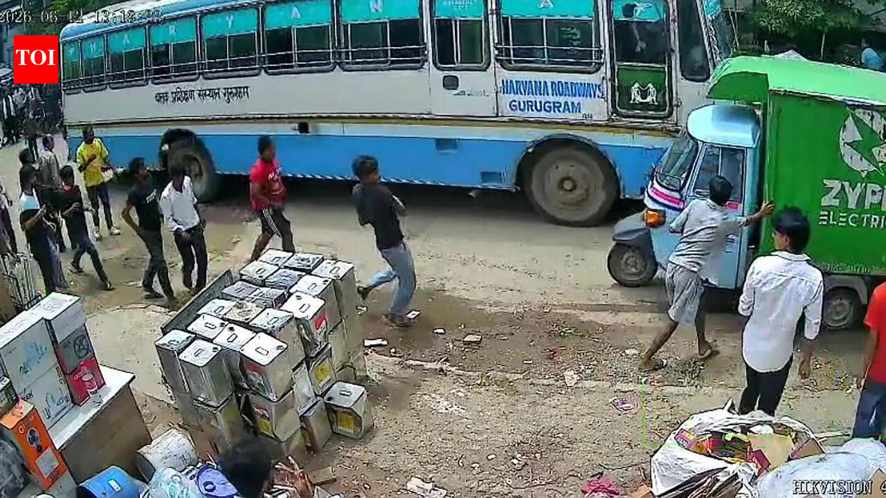 Haryana Roadways bus driven by trainee ploughs into pedestrians in Gurgaon, 1 dies