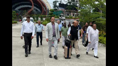 New envoy Dinesh Trivedi walks across border into B’desh to assume charge