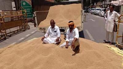 Farmers protest alleged irregularities in wheat procurement at MSP centres in Rajasthan