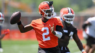 Analyst spots a hidden meaning in Mike Bajakian's message amid Shedeur Sanders' QB battle