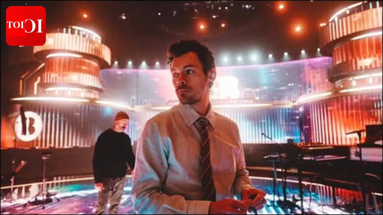 Harry Styles pays tribute to David Hockney with first Wembley show in 12 dates run