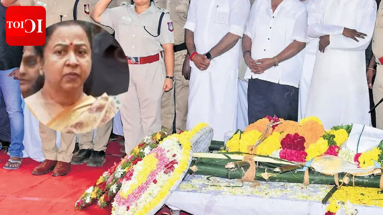 What happened at Bharathiraja’s funeral? Raadhika intervened to prevent the family rift from escalating