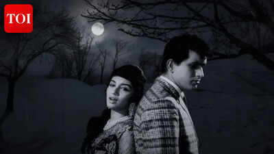 This superstar spotted a real female beggar outside Taj Hotel, cast her in his film, it later became a cult classic