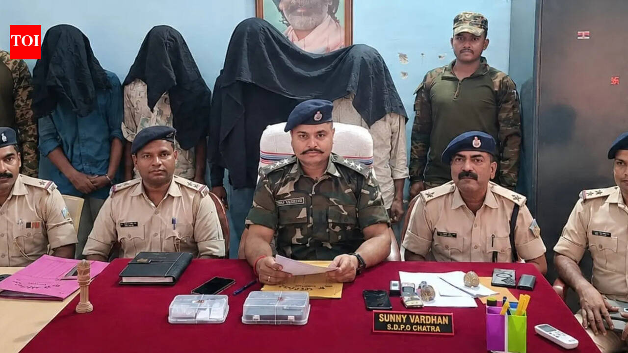 4 brown sugar peddlers held in Chatra