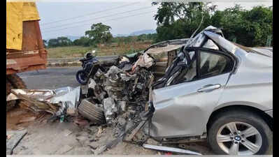 Joyride turns fatal, 2 die after speeding car rams into truck