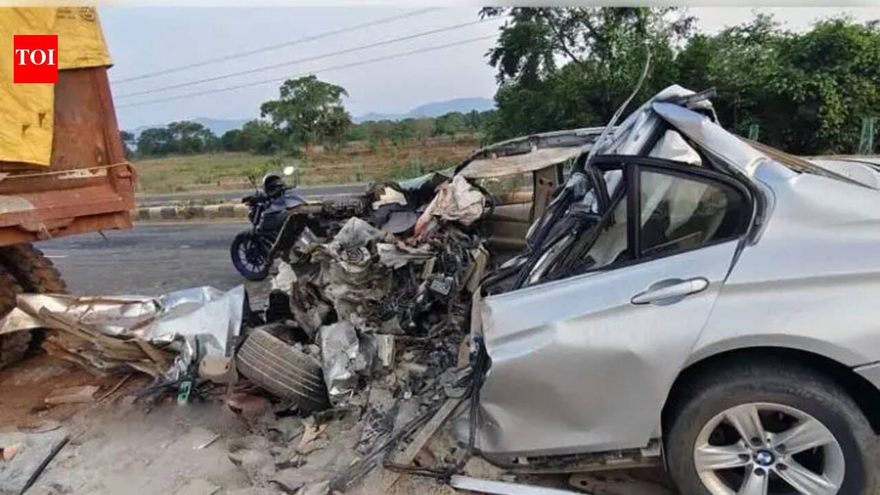 Joyride turns fatal, 2 die after speeding car rams into truck