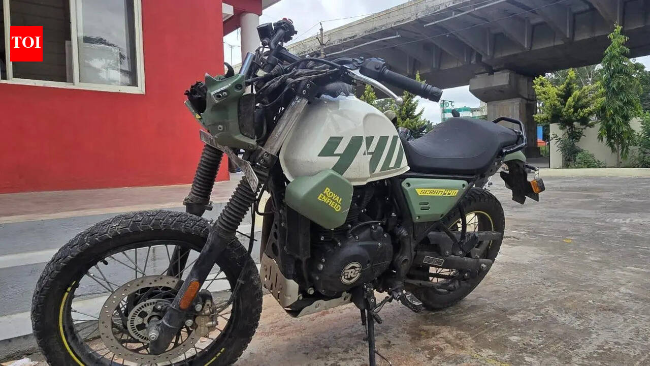 Late-night ride turns tragic: Two students ram bike into divider in Bengaluru, dieReckless minivan driver causes deadly crash; 1 killed, 6 injured