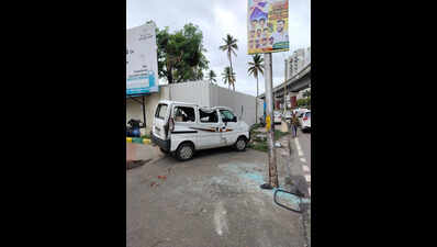 Late-night ride turns tragic: Two students ram bike into divider in Bengaluru, dieReckless minivan driver causes deadly crash; 1 killed, 6 injured