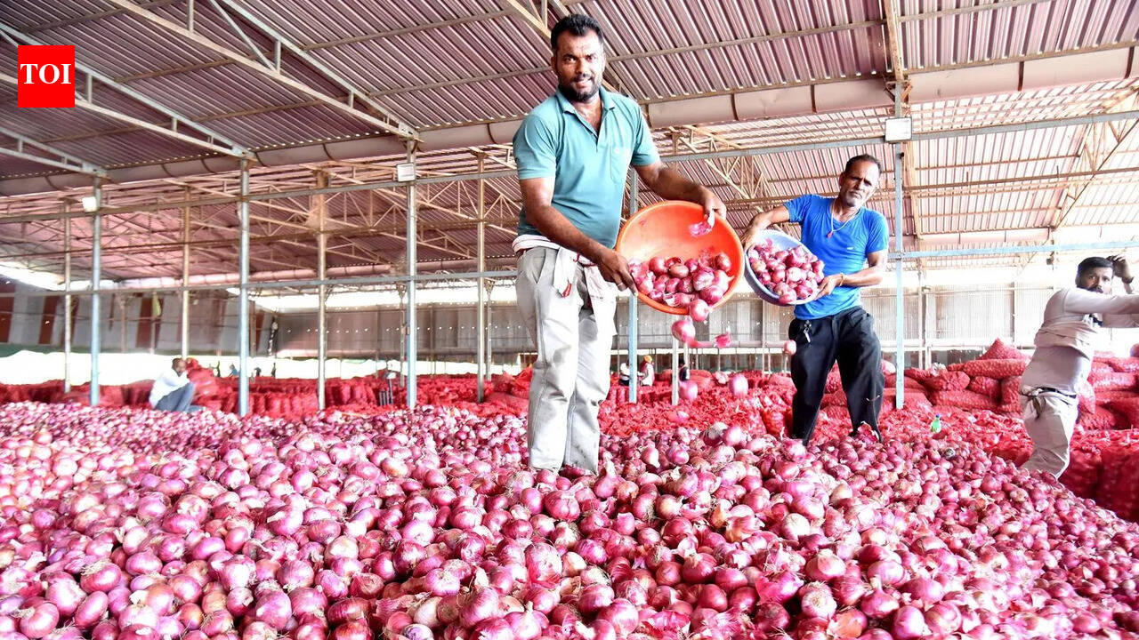 Bhujbal wants Nafed to buy onions directly from APMCs