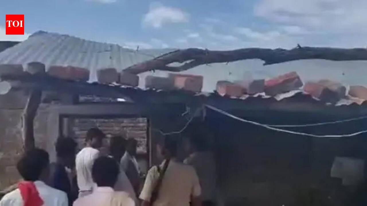 3 killed, 3 hurt as house roof collapses during storm in Kasganj