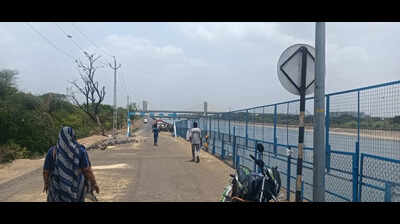 Ahmedabad: Engaged teens jump into Narmada canal; youth’s body found, search on for girl