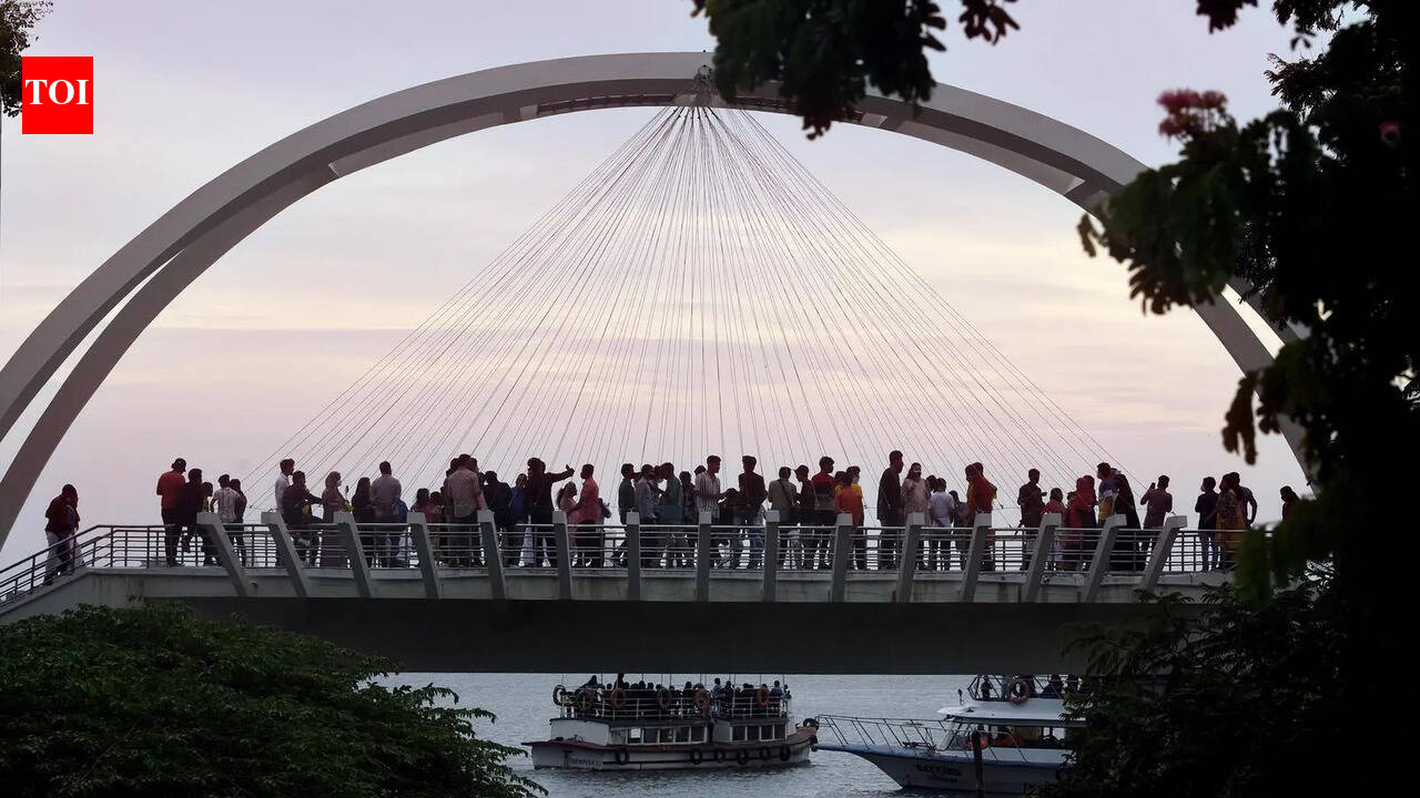 HC order fails to fix Marine Drive